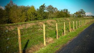 Réaliser sa clôture sur piquet bois